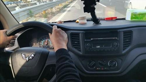 五菱宏光国产试驾视频,亲民神车再升级，性能与舒适并存